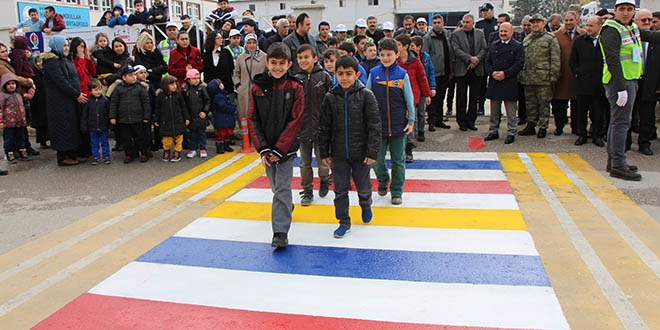 Bu okul geçidi Türkiye'de ilk