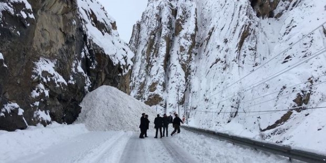 Şemdinli'de çığ faciası: 1 asker şehit, 1 asker yaralı