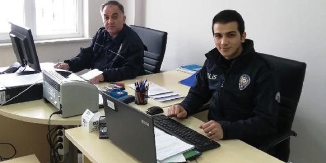 Babasıyla aynı karakolda görev yapıyor