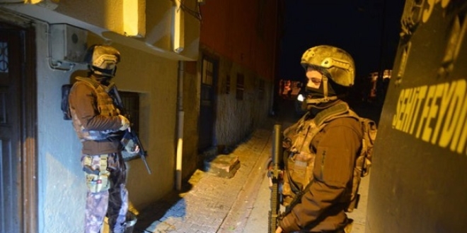 Adana'da yılbaşında eylem hazırlığındaki DEAŞ'lı teröristler yakalandı