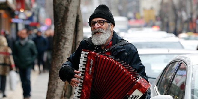 Başkentliler yıllardır onun müziklerini dinliyor