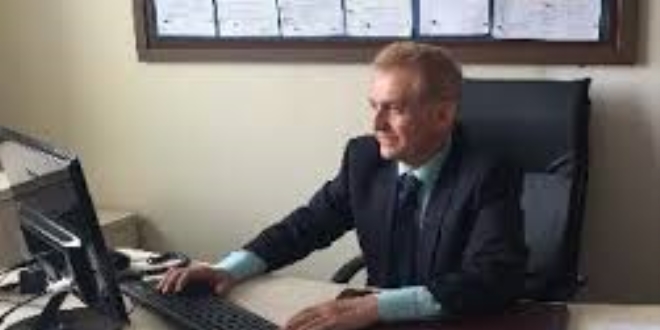 Kamyonun altında kalan profesör hayatını kaybetti