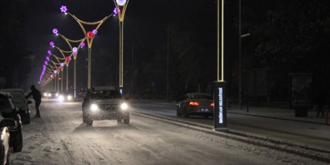 Erzincan'da kar ve buzlanma ulaşımı olumsuz etkiledi
