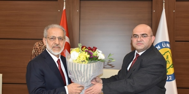 HRÜ rektörlüğüne atanan Çelik, görevine başladı