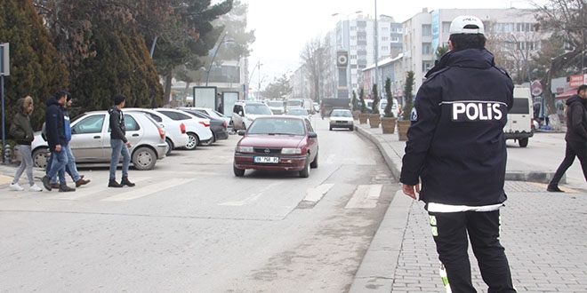 Yayalara yol vermeyen sürücülere 488 lira ceza