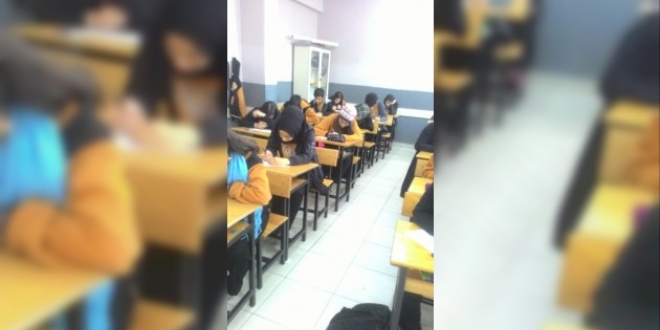Bakanın sözünden etkilenen lisede gözetmensiz sınav