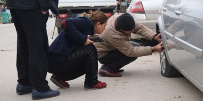 Adana'da 5 aracın lastikleri kesildi