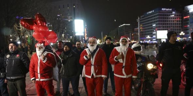 Güven timlerinden 'Noel Baba' kıyafetli kamuflaj