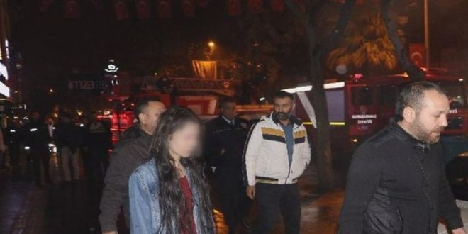 Sevgilisine kızıp evi yakan genç kadın, son anda kurtarıldı