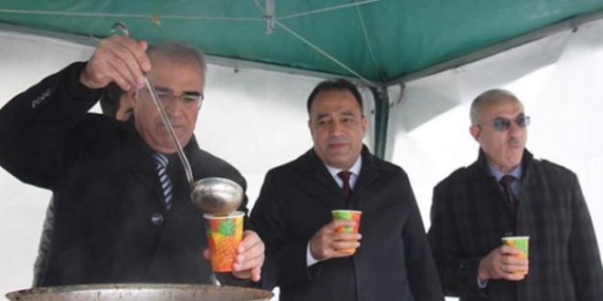 Öğrencilere sınav öncesi sıcak çorba ikramı