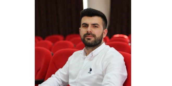 Yeni yüzyılın eğitim girişimcisi bir üniversite öğrencisi