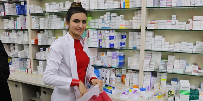 Eczanelerde de poşetler parayla satılmaya başlandı