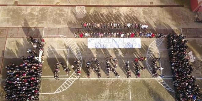 Öğrencilerden müdür yardımcısına duygulandıran mesaj