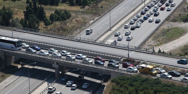 Trafikteki taşıt sayısı 631 bin arttı