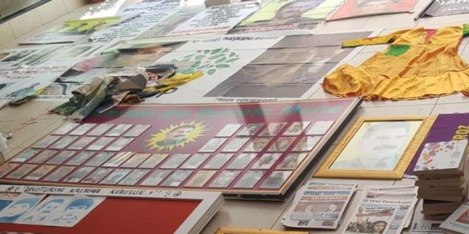 HDP ilçe başkanının aracında yasaklı yayınlar bulundu