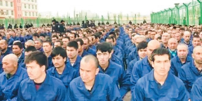 Uygur Türklerinin pinpon oynadığı 'Çin tiyatrosu'