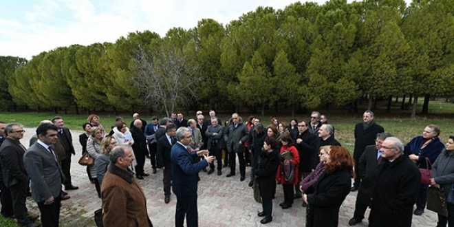 Ege niversitesi'nin koruluu Millet Bahesi oluyor