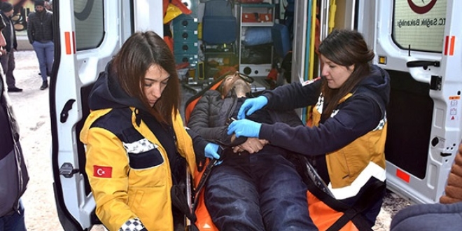 Alacağını istedi, bacağından vuruldu