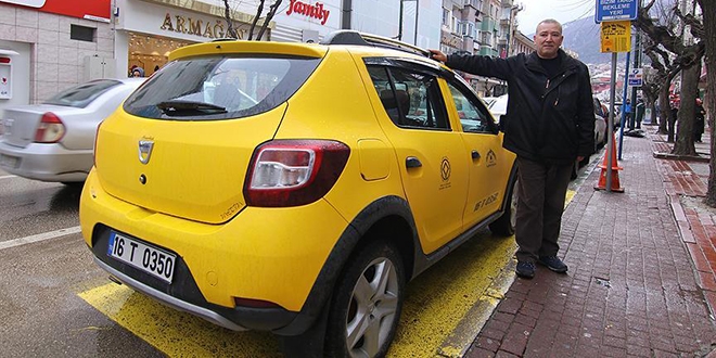 Takside unutulan 46 bin lirayı sahibine teslim etti