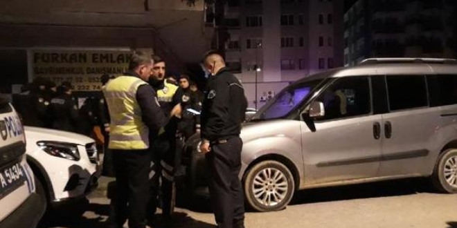 Alkollü sürücü polis aracına çarptı: 2 polis yaralı