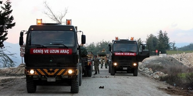 İdlib sınırına komando ve zırhlı araç sevkiyatı