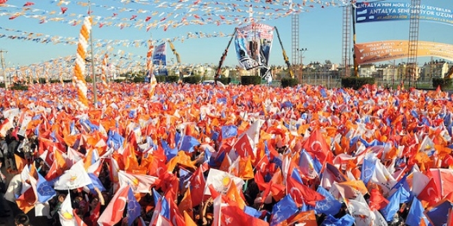 Ak Parti'de 7 bölgeye 7 masa