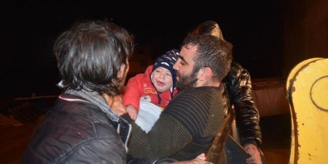 2 gün boyunca evlerinde mahsur kalan aile böyle kurtarıldı