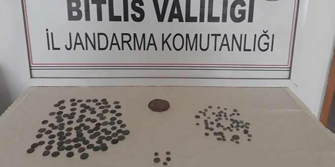 Bitlis'te altın, gümüş ve bakır sikkeler ele geçirildi