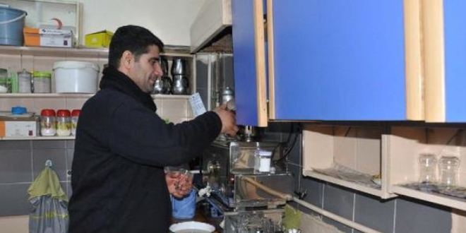 Iraklı çaycı, bulduğu 15 bin TL'yi sahibine teslim etti