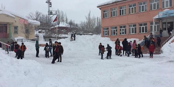 Bingöl'ün Karlıova ilçesinde okullar yeniden tatil edildi