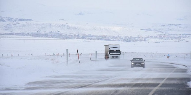 Doğu'da bin 220 köy ve mahalle yolu ulaşıma kapandı