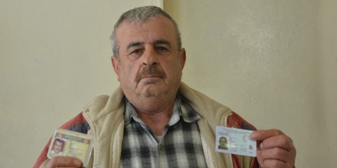 Ehliyetini değiştirmek için gitti, ölü olduğunu öğrendi