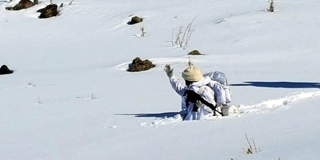 Komandolar 1 metre karda terr operasyonunda