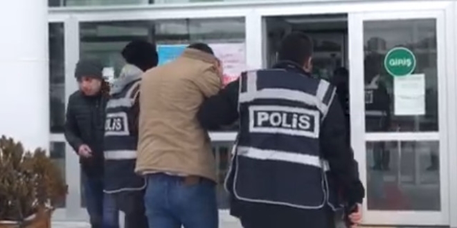 Dolandırdıkları kadını üçüncü kez arayınca yakalandılar