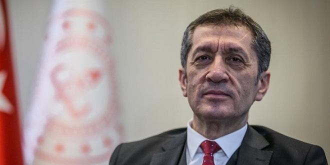 Bakan Selçuk öğrencilere mektup kaleme aldı