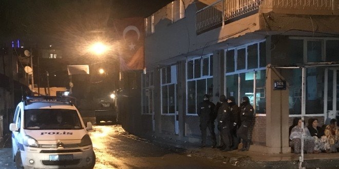İzmir'de iki grup arasında çıkan çatışmada genç kadın hayatını kaybetti