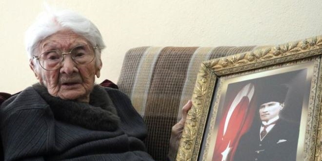 MEB Bakan Yardımcısı'ndan 'eğitim çınarına' ziyaret