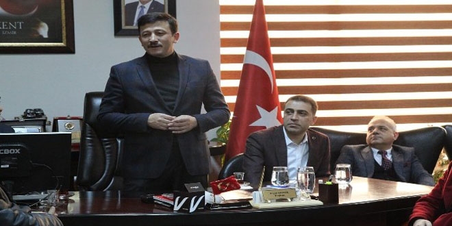 Hamza Dağ: İzmir'de 3,5 aydır tiyatro izliyoruz