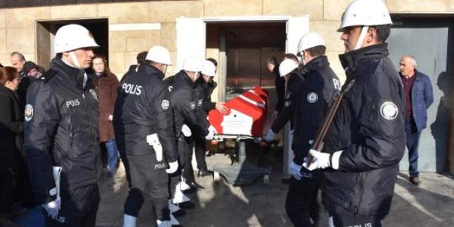 Beyin kanaması geçiren polis memuru hayatını kaybetti