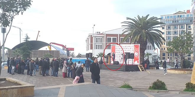 Başkan hayal kırıklığı yaşadı! Boş meydana konuştu