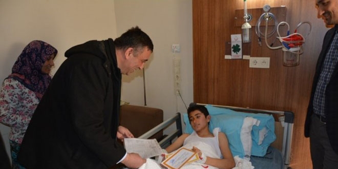 Karnesini tedavi gördüğü hastanede aldı