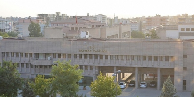 Terörist cenazesine katılan muhtar görevinden uzaklaştırıldı