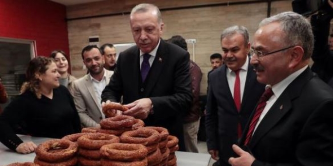 Cumhurbaşkanı Erdoğan'dan simitçi ziyareti