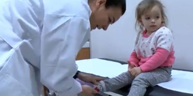 3 yaşında ilk kez ayakkabı giydi