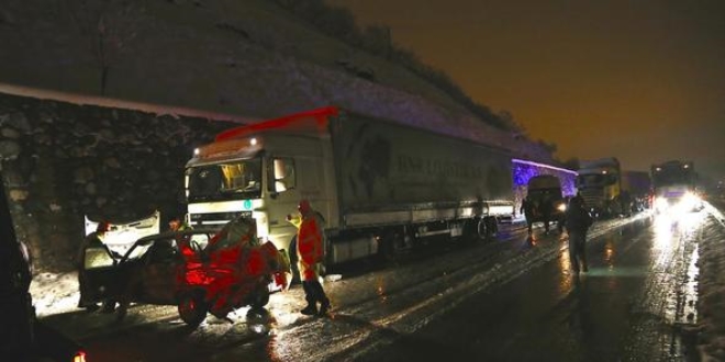 Sakarya'da trafik kazası: 1 ölü, 3 yaralı