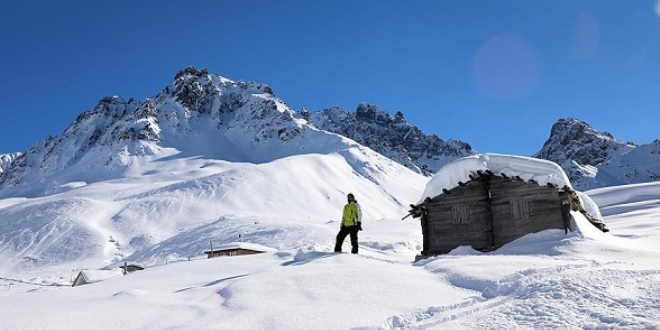 Kakar Dalar'nda 'heliski' keyfi