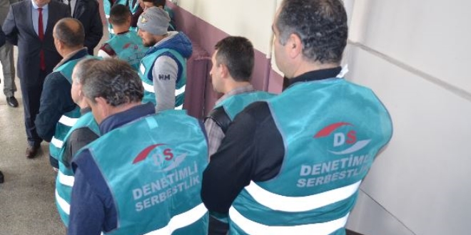 Okullardaki tadilat ve boya işlerini hükümlüler yapıyor
