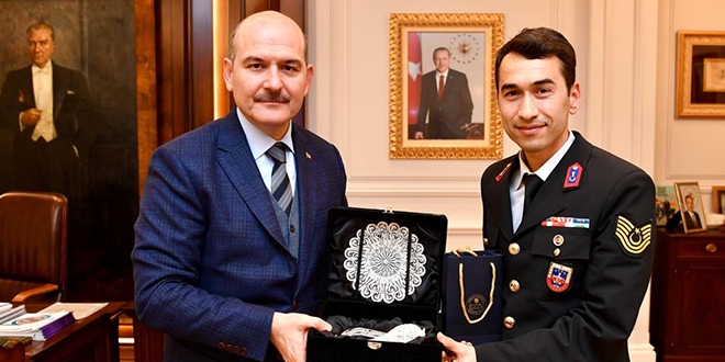 Bakan Soylu'dan şampiyon astsubaya tebrik