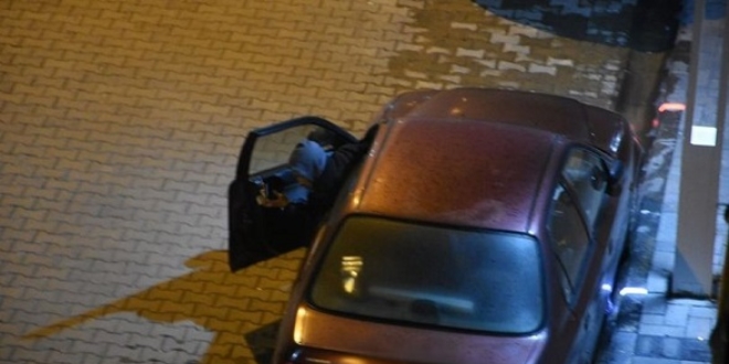 Hırsızlık anı kameraya yansıyan zanlı yakalandı