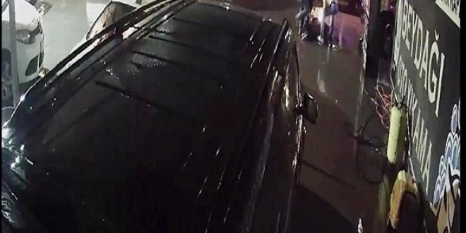 Ataköy'de istek şarkı çatışması: 1 ölü, 1 yaralı